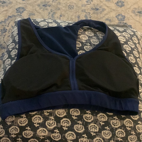 EUC. Senita Stow and Go sports bra Medium - Picture 11 of 11